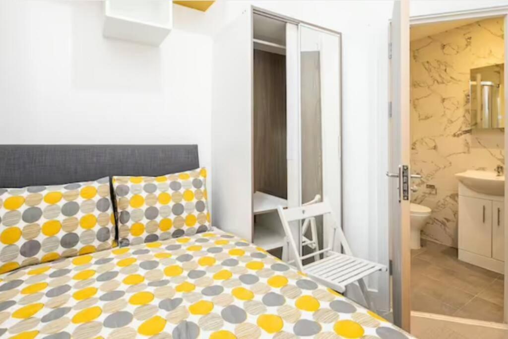 Boutique Modern Hotel Room For Two Near Tube And Bus Stations London Bagian luar foto