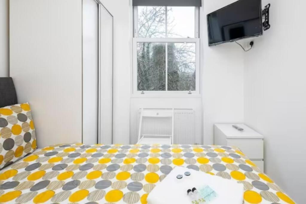 Boutique Modern Hotel Room For Two Near Tube And Bus Stations London Bagian luar foto