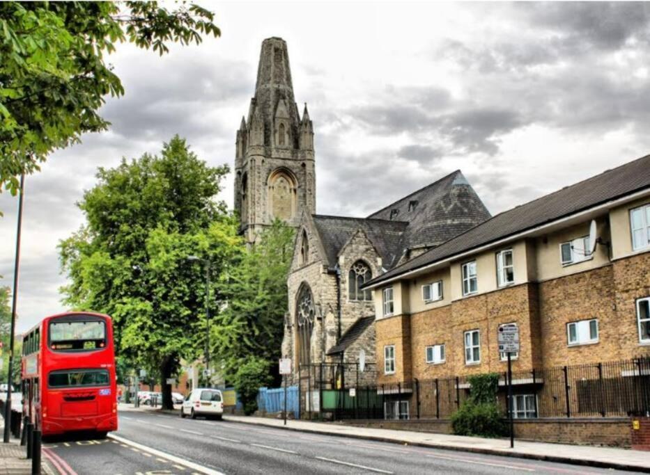 Boutique Modern Hotel Room For Two Near Tube And Bus Stations London Bagian luar foto