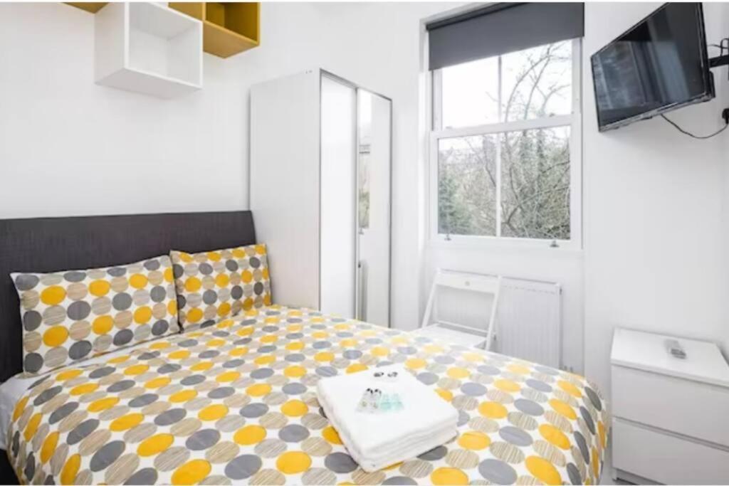 Boutique Modern Hotel Room For Two Near Tube And Bus Stations London Bagian luar foto