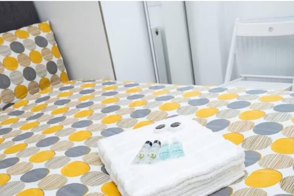 Boutique Modern Hotel Room For Two Near Tube And Bus Stations London Bagian luar foto