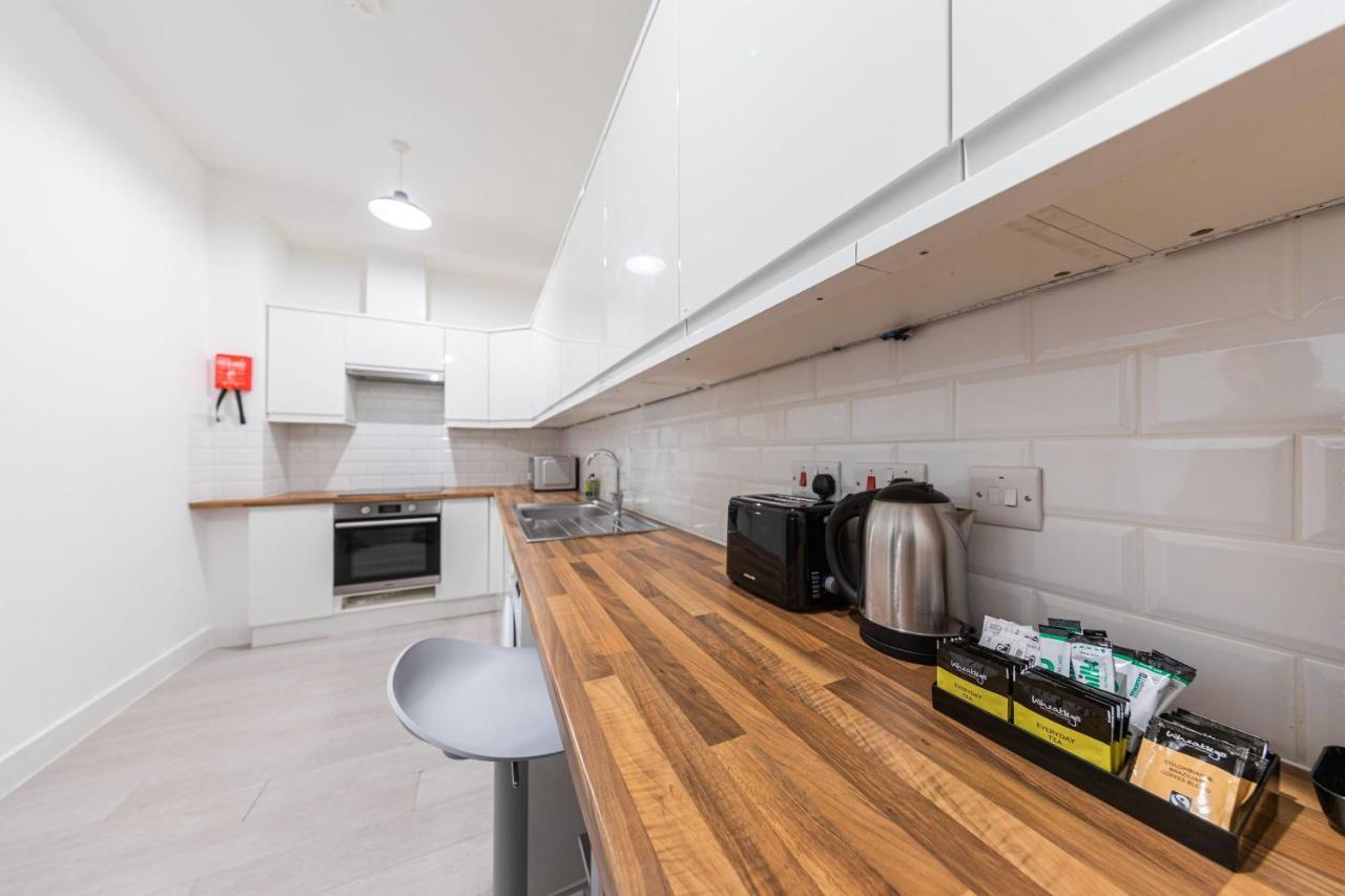 Boutique Modern Hotel Room For Two Near Tube And Bus Stations London Bagian luar foto