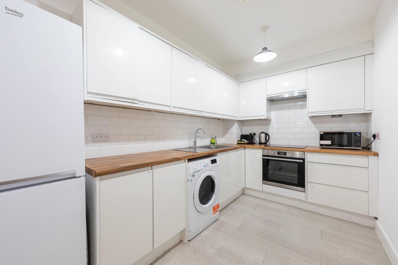 Boutique Modern Hotel Room For Two Near Tube And Bus Stations London Bagian luar foto